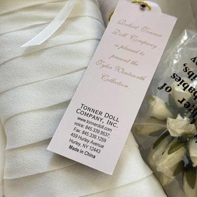 LOT 153L: "Show Stopping Sydney" Tonner Tyler Wentworth Collection 16" Articulated Fashion Doll in Box