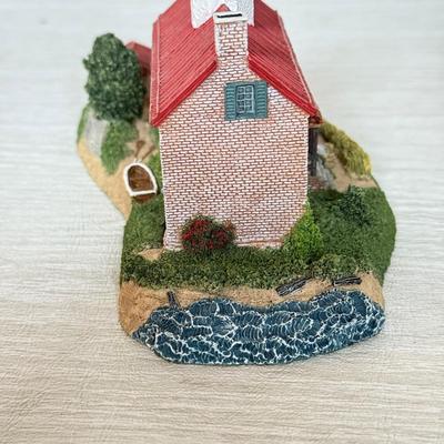 LOT 155K: Harbor Lights Lighthouses: Barnegat New Jersey #139, East Point NJ #260 & Society Exclusive Baltimore Maryland #524