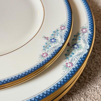 LOT 156K: Lenox Presidential Collection Columbia Plates: Millennium Edition & Blue Design