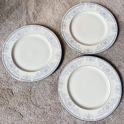 LOT 157K: Lenox Presidential Collection Mt. Vernon Plates