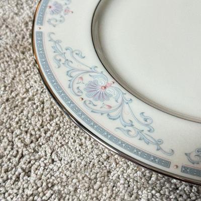 LOT 157K: Lenox Presidential Collection Mt. Vernon Plates