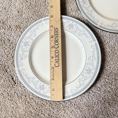 LOT 157K: Lenox Presidential Collection Mt. Vernon Plates