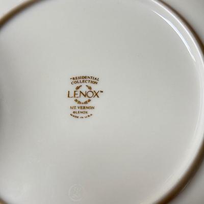 LOT 157K: Lenox Presidential Collection Mt. Vernon Plates