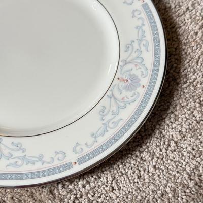 LOT 157K: Lenox Presidential Collection Mt. Vernon Plates