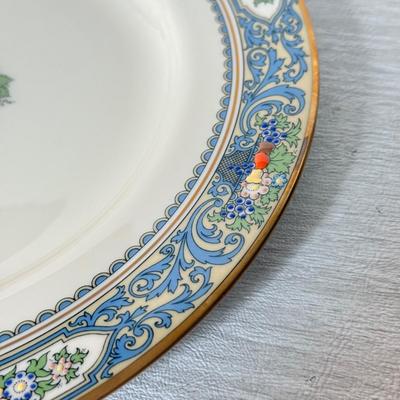 LOT 158K: Lenox Autumn Pattern Dishes: Two Place Settings