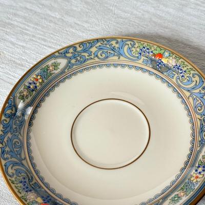LOT 158K: Lenox Autumn Pattern Dishes: Two Place Settings