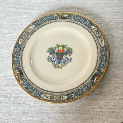 LOT 158K: Lenox Autumn Pattern Dishes: Two Place Settings