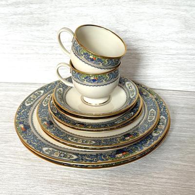 LOT 158K: Lenox Autumn Pattern Dishes: Two Place Settings