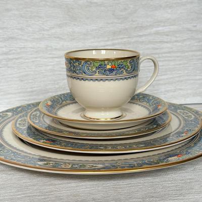 LOT 158K: Lenox Autumn Pattern Dishes: Two Place Settings