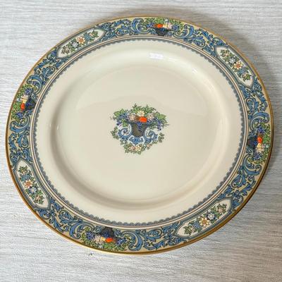 LOT 158K: Lenox Autumn Pattern Dishes: Two Place Settings