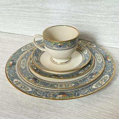 LOT 158K: Lenox Autumn Pattern Dishes: Two Place Settings