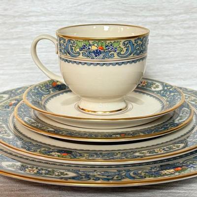 LOT 158K: Lenox Autumn Pattern Dishes: Two Place Settings