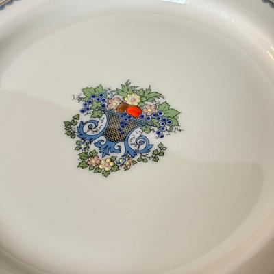 LOT 158K: Lenox Autumn Pattern Dishes: Two Place Settings