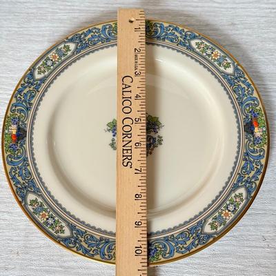 LOT 158K: Lenox Autumn Pattern Dishes: Two Place Settings