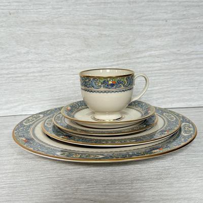 LOT 158K: Lenox Autumn Pattern Dishes: Two Place Settings