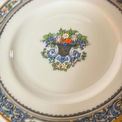 LOT 158K: Lenox Autumn Pattern Dishes: Two Place Settings