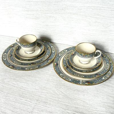 LOT 158K: Lenox Autumn Pattern Dishes: Two Place Settings