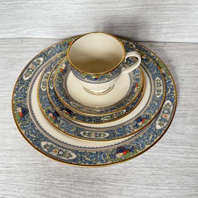 LOT 158K: Lenox Autumn Pattern Dishes: Two Place Settings