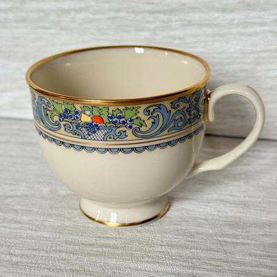 LOT 158K: Lenox Autumn Pattern Dishes: Two Place Settings