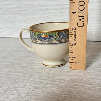 LOT 158K: Lenox Autumn Pattern Dishes: Two Place Settings