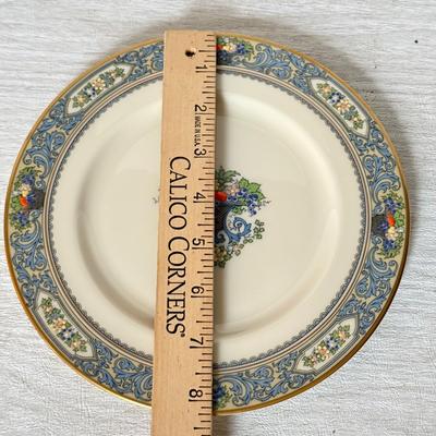 LOT 158K: Lenox Autumn Pattern Dishes: Two Place Settings