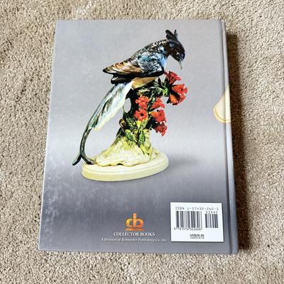 LOT 162K: Vintage Stangl Hand Painted Black Gold Vase 4090 w/ Stangl Collector's Encyclopedia of Vases, Lamps, and Birds