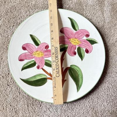 LOT 163K: Vintage 1940s Stangl Prelude Plates w/ Stangl Encyclopedia