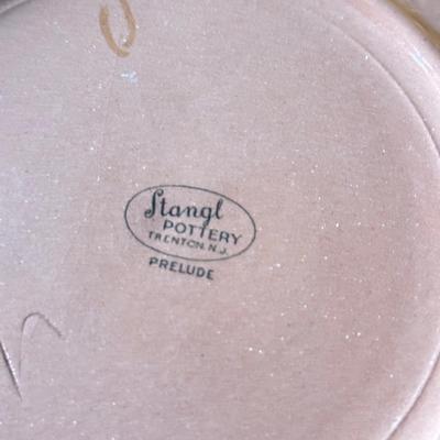 LOT 163K: Vintage 1940s Stangl Prelude Plates w/ Stangl Encyclopedia