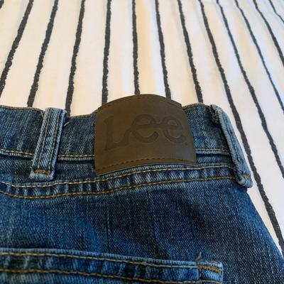 LOT 169 Z: Men's Jeans Collection; Wrangler & Lee