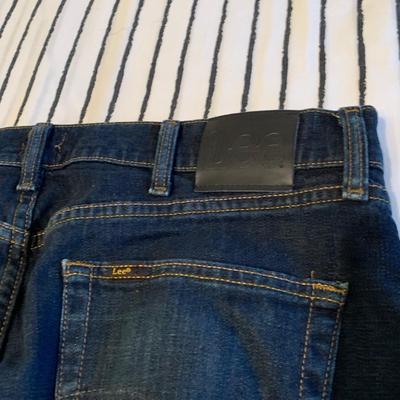 LOT 169 Z: Men's Jeans Collection; Wrangler & Lee