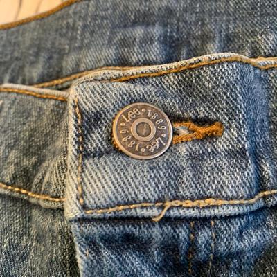 LOT 169 Z: Men's Jeans Collection; Wrangler & Lee