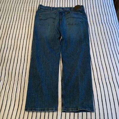 LOT 169 Z: Men's Jeans Collection; Wrangler & Lee