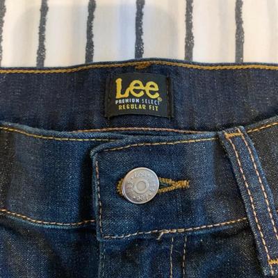 LOT 169 Z: Men's Jeans Collection; Wrangler & Lee