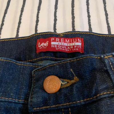 LOT 169 Z: Men's Jeans Collection; Wrangler & Lee