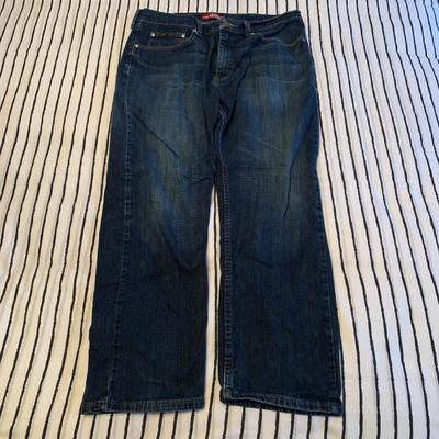 LOT 169 Z: Men's Jeans Collection; Wrangler & Lee
