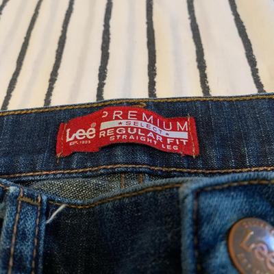 LOT 169 Z: Men's Jeans Collection; Wrangler & Lee
