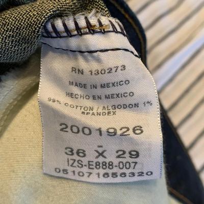 LOT 169 Z: Men's Jeans Collection; Wrangler & Lee