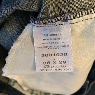 LOT 169 Z: Men's Jeans Collection; Wrangler & Lee