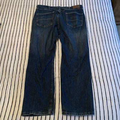 LOT 169 Z: Men's Jeans Collection; Wrangler & Lee