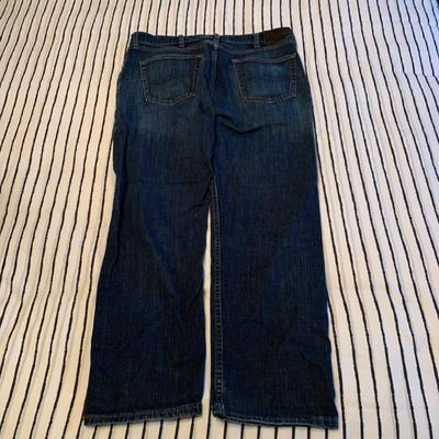 LOT 169 Z: Men's Jeans Collection; Wrangler & Lee
