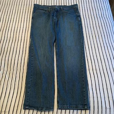 LOT 169 Z: Men's Jeans Collection; Wrangler & Lee