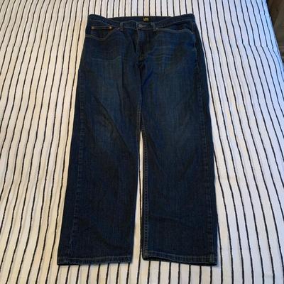 LOT 169 Z: Men's Jeans Collection; Wrangler & Lee