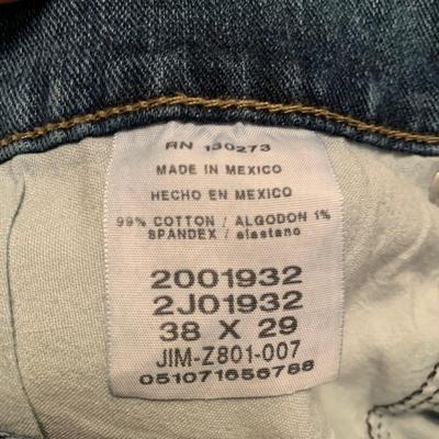 LOT 169 Z: Men's Jeans Collection; Wrangler & Lee