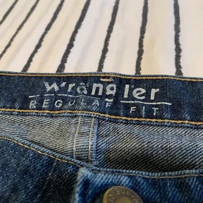LOT 169 Z: Men's Jeans Collection; Wrangler & Lee