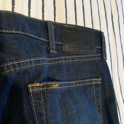 LOT 169 Z: Men's Jeans Collection; Wrangler & Lee