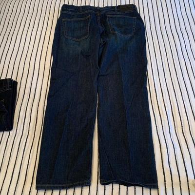 LOT 169 Z: Men's Jeans Collection; Wrangler & Lee