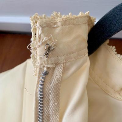 LOT 173 Z: Beautiful Vintage Brides World Wedding Dress w/ Floral Embroidered Details