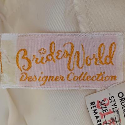 LOT 173 Z: Beautiful Vintage Brides World Wedding Dress w/ Floral Embroidered Details
