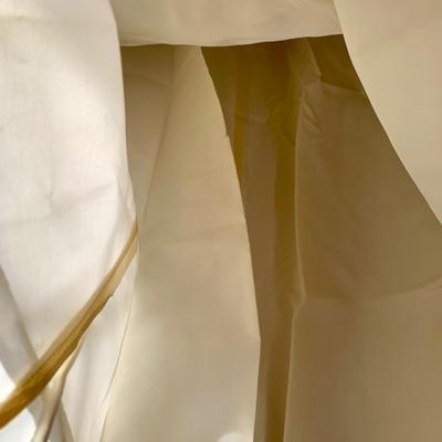 LOT 173 Z: Beautiful Vintage Brides World Wedding Dress w/ Floral Embroidered Details