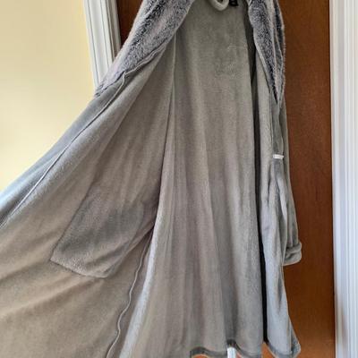 LOT 174 Z: Bathrobe Collection; Natori, Tahari, Carole Hochman, & Anne Klein